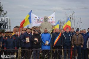 FOTO-VIDEO: la bustul lui Samoilă Mârza din Galtiu, fotbalul din Alba – omagiu pentru Marea Unire din 1918