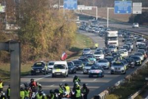 Participantă la un protest în Franţa, ucisă de o şoferiţă care s-a panicat