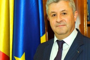 Protest in fata locuintei fostului ministru Florin Iordache. Ce mesaje au fost scrise pe gardul casei