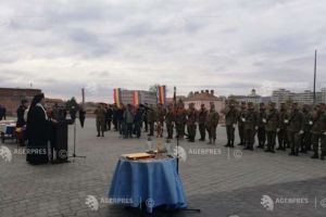 O urna cu pamant din campurile de lupta si cimitirele eroilor din Primul Razboi Mondial, depusa la Alba Iulia