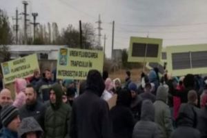 CENTURA CAPITALEI este BLOCATĂ. Sute de oameni au ieşit la PROTEST