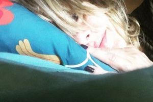 Artistă URIAȘĂ din Generaţia de Aur, IPOSTAZE FIERBINȚI pe internet. Imagininea care a ISTERIZAT fanii