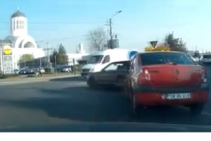 VIDEO. Accident surprins LIVE la Satu Mare. Cum a minţit un taximetrist la Poliţie!