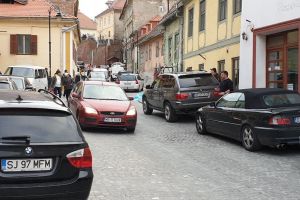 FOTO Târgul de Crăciun a blocat Sibiul – La propriu!