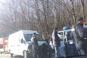 Accident pe DN10, în care a fost implicată o maşină a Jandarmeriei