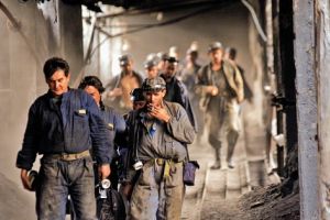 Proiect: Minerii disponibilizaţi vor putea ieşi la pensie dacă au 15 ani vechime. Care sunt acestia