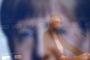 Breaking. Reduc taxele ca să nu se prăbuşească economia