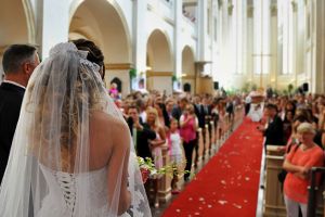 Gestul incredibil al unei mirese la altar – Povestea este virală în toată lumea