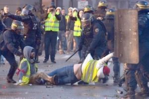 UPDATE: România se IMPLICĂ. CRITICI DURE la adresa liderilor UE. MORȚI şi RĂNIȚI pe străzile din Franţa. Ce se va întâmpla cu JANDARMII VIOLENȚI