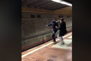VIDEO – Tentativă de sinucidere dejucată în ultima clipă la metrou în Bucureşti