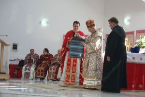 Ce dar inedit i-au oferit greco-catolicii din Bistriţa Episcopului de Cluj-Gherla