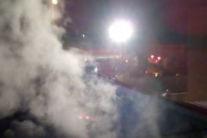 Locuinta cuprinsa de flacari, in plina noapte, la Timisoara