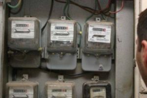 Măsură CATASTROFALĂ în prag de iarnă. Facturile pentru energie electrică se plătesc în AVANS. Care sunt primii români afectaţi