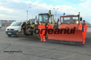 Zeci de utilaje, pregătite pentru deszăpezirea Târgu-Jiului