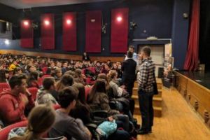 Primul film inspiraţional românesc, a fost lansat vineri, la Covasna  Suntem străini până când ceva ne aduce împreună