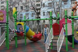 Primăria Iaşi vrea să reabiliteze 21 de locuri de joacă