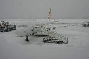 Efectele primei ninsori – Curse întârziate pe aeroporturi, inclusiv la Sibiu