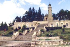 Ţărână stropită cu sângele eroilor de la Mateiaş, depusă la Alba Iulia