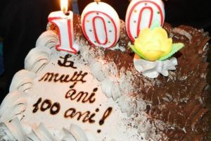 Născută odată cu ţara! Cadou în valoare de 1.000 de lei, din partea administraţiei locale, pentru o albaiuliancă ce împlineşte 100 de ani