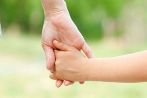 ATENȚIE părinţi! Cum le faceţi RĂU copiilor, fără să vă daţi seama