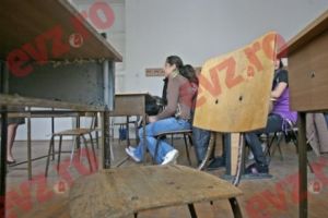 Profesori scoşi la tablă de poliţie. Ce valoare mai au diplomele astăzi?