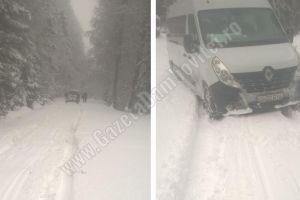 În munte, zăpada ne-a prins (cum altfel decât) nepregătiţi!  DJ 714, impracticabil / DJ 713, închis