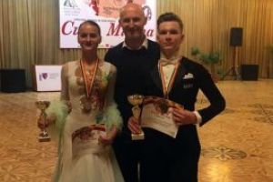 O medalie de aur, una de argint si doua calificari in finalele Concursului National ”Cupa Mirona”, din Reghin, pentru sportivii de la Prodance 2000