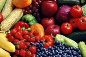 Sute de kilograme de fructe si legume confiscate de politistii maramureseni