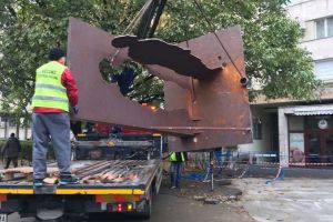 A început amplasarea GRUPULUI STATUAR „Arad-1918”! Vezi cum arată (FOTO)