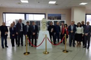 Bustul Regelui Decebal, dezvelit la Aeroportul Cluj. Anul se va termina cu alte SURPRIZE