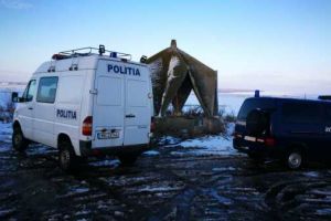 Cioban găsit fără suflare într-un canal de pe câmp, în apropierea DJ 504