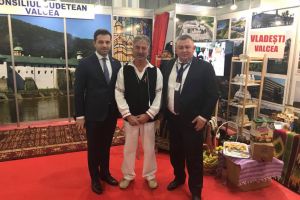 Primarul Adrian Cosac a promovat comuna Vlădeşti la Târgul de Turism al României de la Romexpo