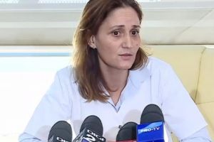 Medic chirurg acuzat pentru ucidere din culpă, în cazul copilului care a murit după operaţie