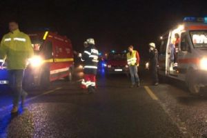 Accident pe DN1, la Movila Vulpii. Doua masini s-au ciocnit frontal, una e rasturnata. Persoane INCARCERATE