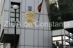 Trei vamesi din Constanta, condamnati in prima instanta 