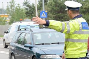 A condus beat şi cu permisul anulat