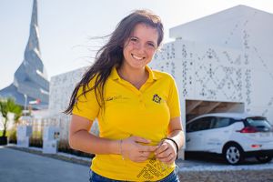 O tânără hunedoreancă reprezintă România la olimpiada caselor solare, în Dubai