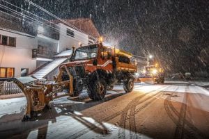 Iarnă în Gorj! – Zeci de utilaje, în acţiune pe drumurile naţionale