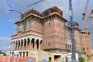 30.000 de credincioşi aşteptaţi, duminică, la sfinţirea Catedralei Neamului