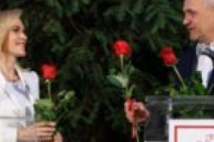 I-a oferit 3 trandafiri: „Pentru curaj, pentru tenacitate şi pentru responsabilitate”