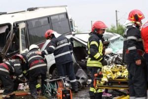 ACCIDENT grav în care a fost implicat un MICROBUZ cu şase PASAGERI