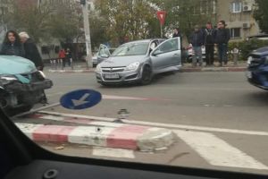 Accident rutier pe bulevardul AUrel Vlaicu din Constanta, zona Kaufland. Doua masini implicate 