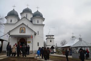 Biserica din Pleşeşti a fost resfinţită