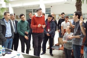 Inele şi brăţări electronice care controlează calculatorul şi alte echipamente smart, ...