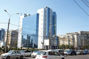 A inceput transferul angajatilor din Primaria Ploiesti in noul sediu