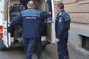 Jaf în trenul Oradea - Săcueni! Trei indivizi au tâlhărit un călător de 18 ani