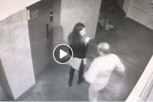 Video socant: o femeie a fost lovita si jefuita in scara unui bloc