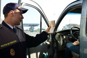 O autoutilitară Mercedes, căutată de autorităţile italiene, a fost descoperită în Borş, cu acte false, la un ucrainean