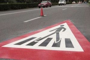 Un bărbat şi o fetiţă, loviţi pe trecere de pietoni pe strada Corneliu Coposu