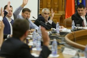 BUTUNOI: Şefilor SPP de obiectiv din PARLAMENT şi GUVERN nu li s-au solicitat informaţii despre demnitari